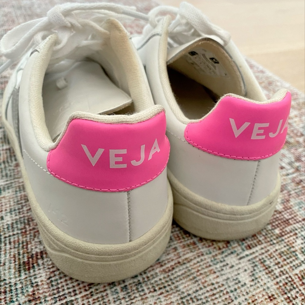 VEJA Camp Sneaker - Picture 2 of 4